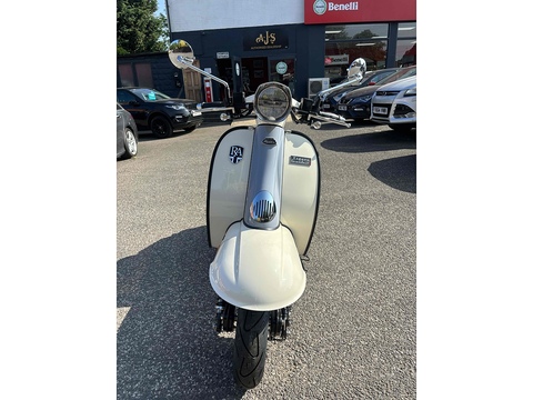 Dual Colour Scooter 125 Manual Petrol