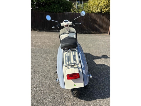 Dual Colour Scooter 125 Manual Petrol