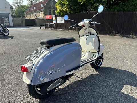 Dual Colour Scooter 125 Manual Petrol