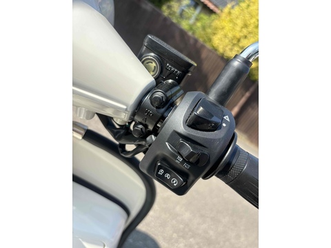 Dual Colour Scooter 125 Manual Petrol