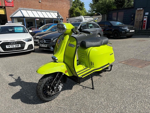 350 MT Scooter Petrol CVT Euro 5 (27 ps)