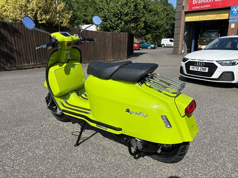 350 MT Scooter Petrol CVT Euro 5 (27 ps)