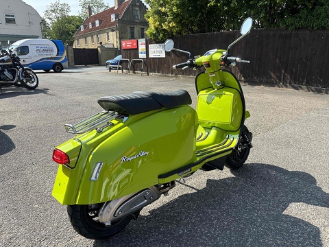 350 MT Scooter Petrol CVT Euro 5 (27 ps)
