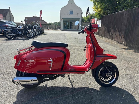 E5.5 Scooter 125 Auto Petrol