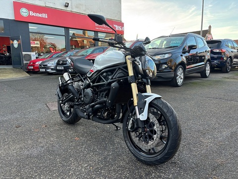 E5 700 Naked Manual Petrol