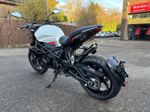 E5 700 Naked Manual Petrol