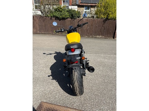 E5.5 Naked 334 Manual Petrol