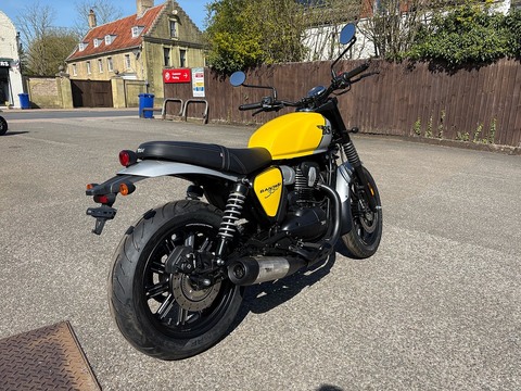 E5.5 Naked 334 Manual Petrol