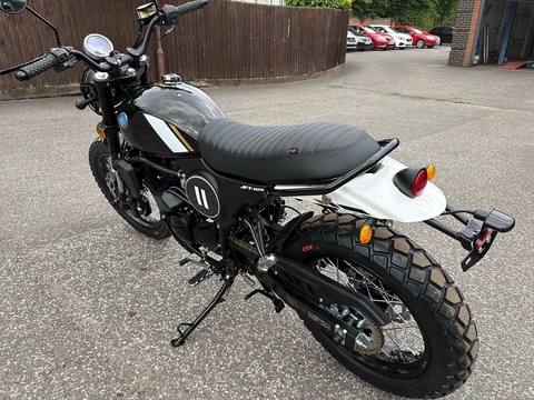 E5.5 Scrambler 125 Manual Petrol