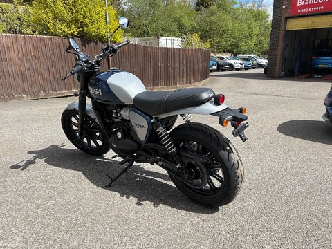 E5.5 Naked 334 Manual Petrol