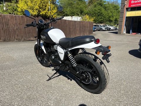 E5.5 Naked 334 Manual Petrol