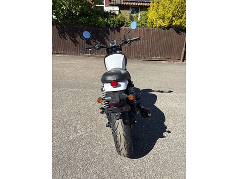 E5.5 Naked 334 Manual Petrol