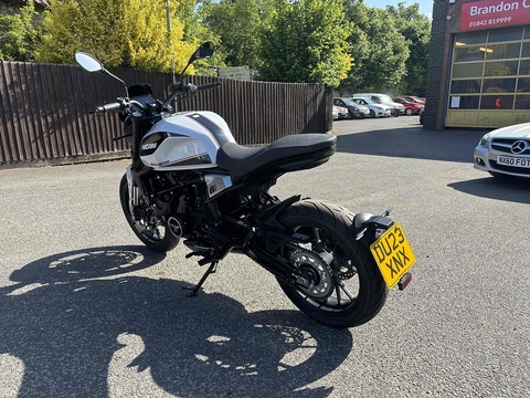 Moto Morini Seiemmezzo  STR   650  Petrol