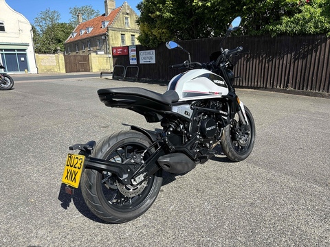 Moto Morini Seiemmezzo  STR   650  Petrol