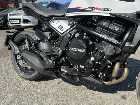 Moto Morini Seiemmezzo  STR   650  Petrol