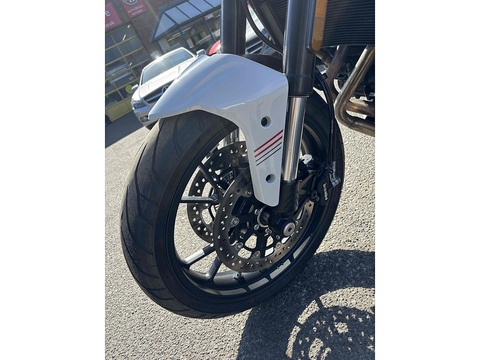 Moto Morini Seiemmezzo  STR   650  Petrol