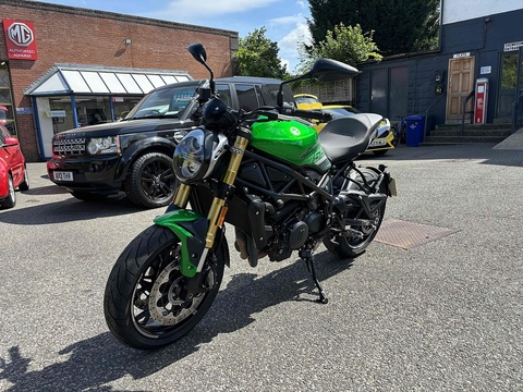 S E5 Motorbike 752 Manual Petrol