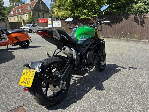 S E5 Motorbike 752 Manual Petrol