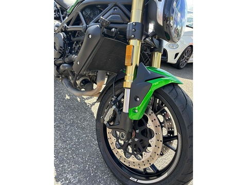 S E5 Motorbike 752 Manual Petrol