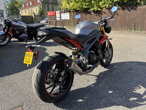 Speed Triple 1050   0.0  Petrol