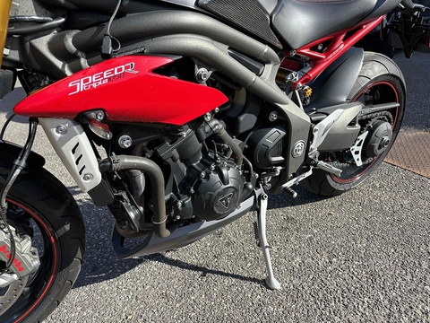 Speed Triple 1050   0.0  Petrol