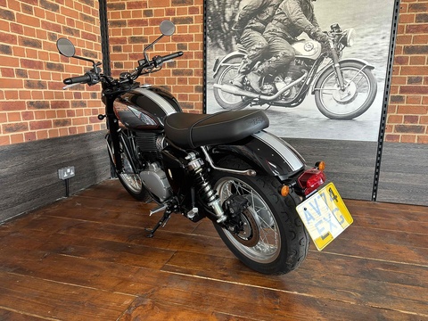 1 Motorbike 652 Manual Petrol