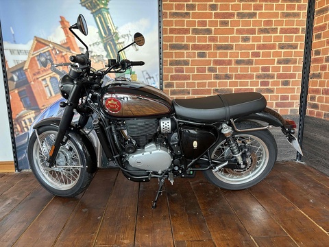 1 Motorbike 652 Manual Petrol