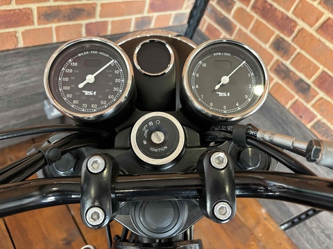 1 Motorbike 652 Manual Petrol