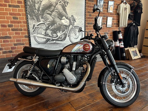 1 Motorbike 652 Manual Petrol