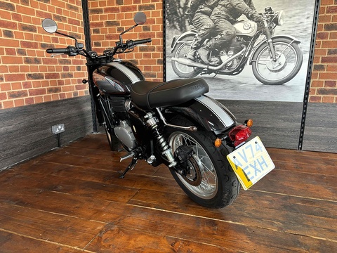 1 Motorbike 652 Manual Petrol