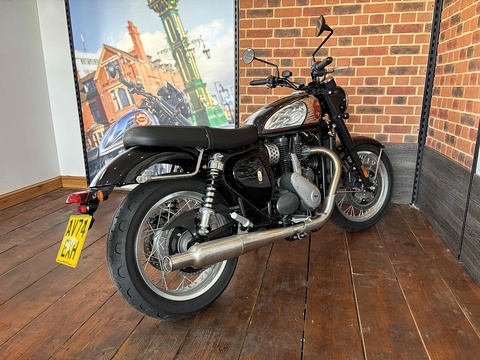1 Motorbike 652 Manual Petrol