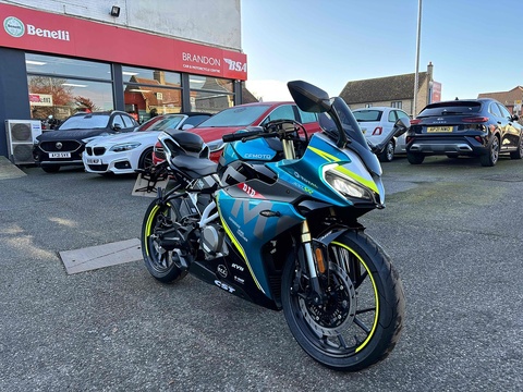 300 Sport Racing Petrol Manual Euro 5 (28 ps)