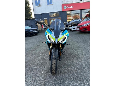 300 Sport Racing Petrol Manual Euro 5 (28 ps)