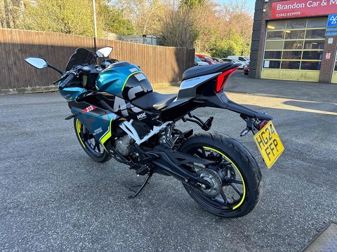 300 Sport Racing Petrol Manual Euro 5 (28 ps)