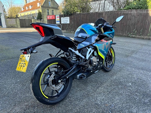 300 Sport Racing Petrol Manual Euro 5 (28 ps)