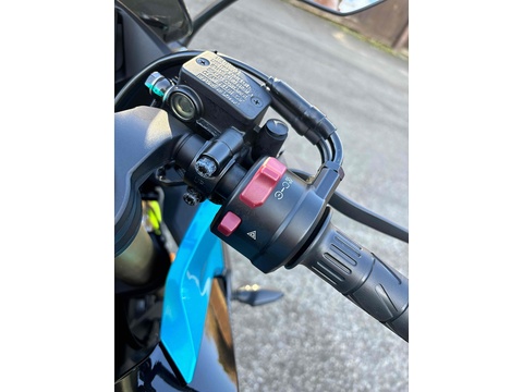 300 Sport Racing Petrol Manual Euro 5 (28 ps)