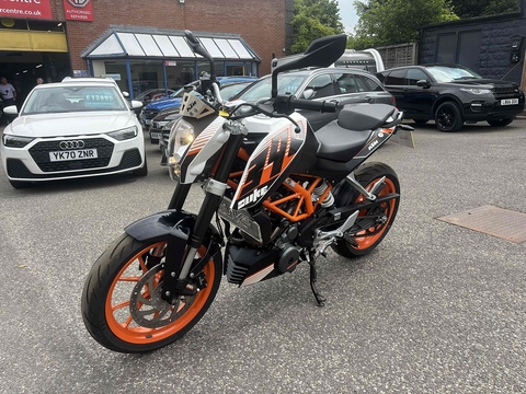 390 Naked Petrol Manual (43 ps)