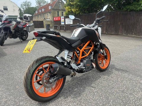 390 Naked Petrol Manual (43 ps)