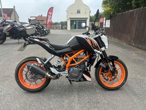 390 Naked Petrol Manual (43 ps)