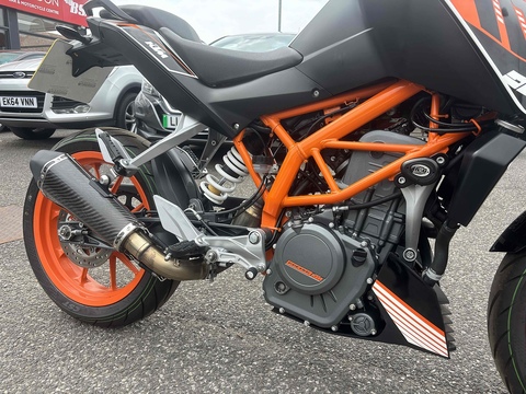 390 Naked Petrol Manual (43 ps)