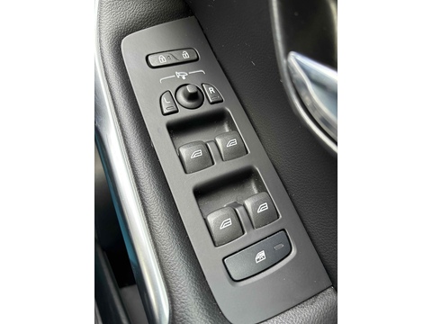 1.6 D2 SE Lux Hatchback 5dr Diesel Manual Euro 5 (s/s) (115 ps)