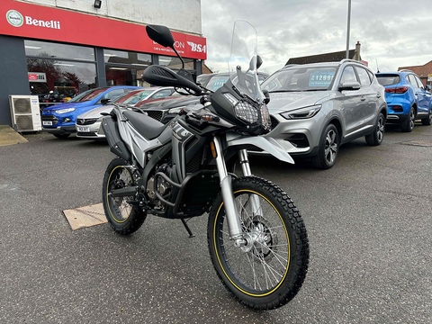 300 Adventure Petrol Manual Euro 5 (28 ps)