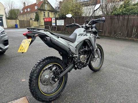 300 Adventure Petrol Manual Euro 5 (28 ps)