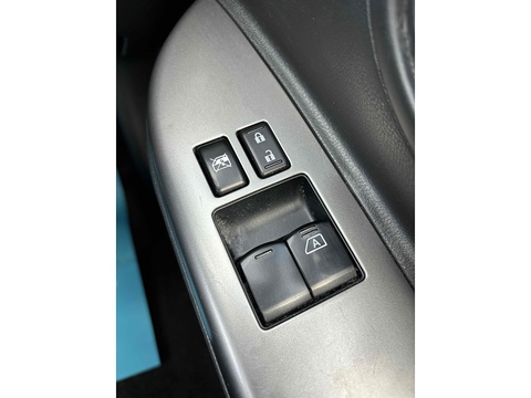 1.2 Tekna Hatchback 5dr Petrol Manual Euro 5 (80 ps)