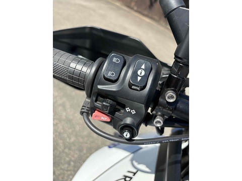 800 XR Adventure Petrol Manual (95 ps)