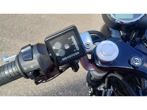 650 Roadster/Retro Petrol Manual Euro 5 (47 ps)