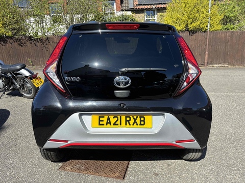 1.0 VVT-i x-trend Hatchback 5dr Petrol Manual Euro 6 (Safety Sense) (71 ps)
