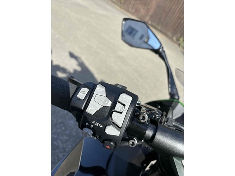 1000 Sports Tourer Petrol Manual Euro 5 (142 ps)