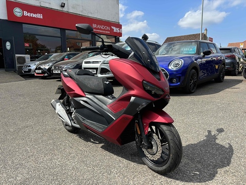 300 Scooter Petrol CVT Euro 5 (19 ps)
