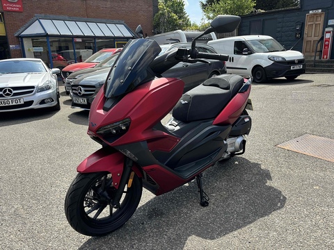 300 Scooter Petrol CVT Euro 5 (19 ps)